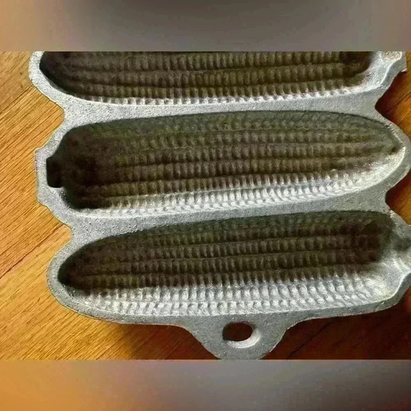 Vintage Cast Iron 7 Ear‎ Corn Bread Pan Cornbread Muffin - Picture 2 of 3